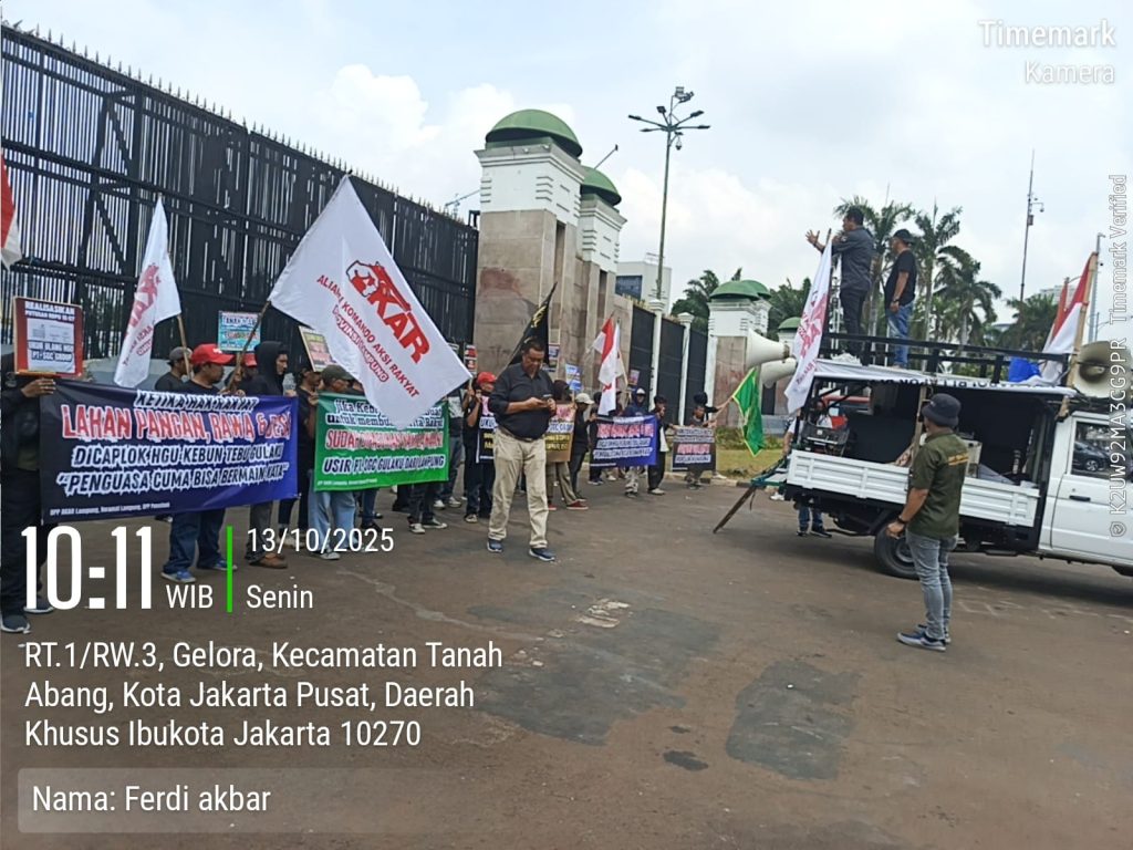 Ratusan massa yang tergabung dalam Aliansi Triga Lampung Menggelar Aksi Demontrasi